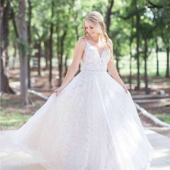 Elegant White Bridal Gown - Picture 1 of 5
